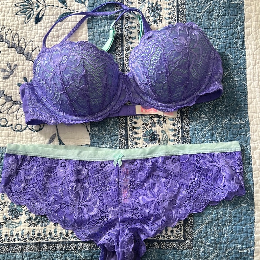 Great condition. No rips in lace.